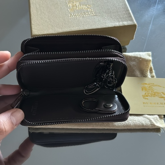 With box and authentication card. Never used - Picture 2 of 3